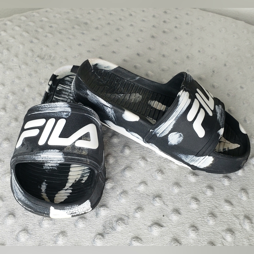 Fila Black and White Slides